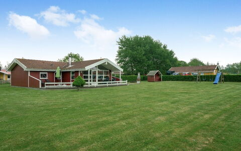 Folke - 250M from the Sea: Toit, Domicile, Chalet, Siding, Ombre, Ferme, Biens, Allée, Batiments Jardin, Cour