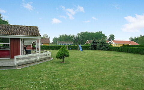 Folke - 250M from the Sea: Toit, Domicile, Chalet, Siding, Ombre, Ferme, Biens, Allée, Batiments Jardin, Cour