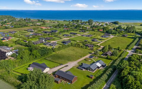 Gojana - 400M from the Sea: Toit, Domicile, Chalet, Siding, Ombre, Ferme, Biens, Allée, Batiments Jardin, Cour