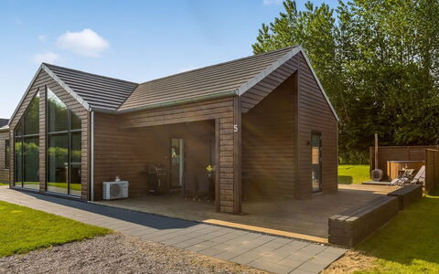 Gojana - 400M from the Sea: Toit, Domicile, Chalet, Siding, Ombre, Ferme, Biens, Allée, Batiments Jardin, Cour