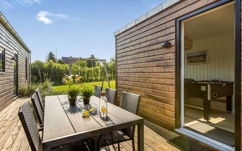 Gojana - 400M from the Sea: Toit, Domicile, Chalet, Siding, Ombre, Ferme, Biens, Allée, Batiments Jardin, Cour