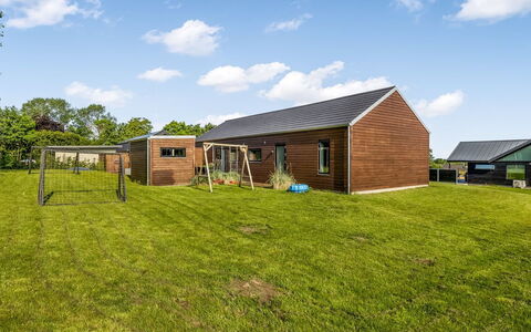 Gojana - 400M from the Sea: Toit, Domicile, Chalet, Siding, Ombre, Ferme, Biens, Allée, Batiments Jardin, Cour