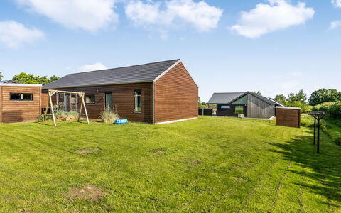 Gojana - 400M from the Sea: Toit, Domicile, Chalet, Siding, Ombre, Ferme, Biens, Allée, Batiments Jardin, Cour