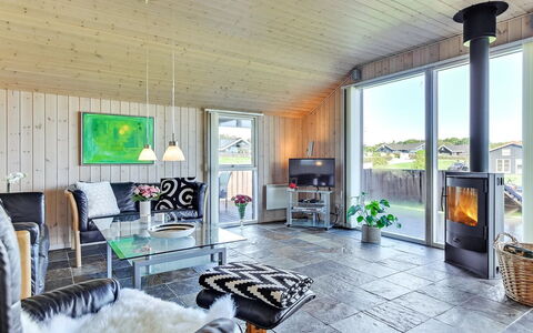 Alexis - 250M from the Sea: Bois, Domicile, Chalet, Plafond, Salon, Canapé, Cabane En Rondins, Luminaire, Dur