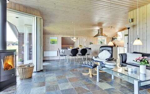 Alexis - 250M from the Sea: Domicile, Sol, Chalet, Chaise, Tuile, Matériau Naturel, Dur, Salon, Plante D'Appartement, Parquet