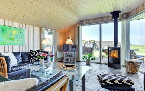 Alexis - 250M from the Sea: Domicile, Chalet, Plafond, Salon, Cabane En Rondins, Dur, Luminaire, Chaise, Batiments Jardin