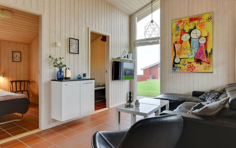 Helga - 100M from the Sea: Maison, Chalet, Toit, Batiments Jardin, Ombre, Cabanon, Arrière-Cour, Mobilier De Jardin, Cour, Pelouse
