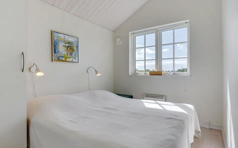 Hathulf - 700M from the Sea: Plafond, Design Intérieur, Sol, Sol, Domicile, Chambre, Lit, Pièce, Appartement, Luminaire