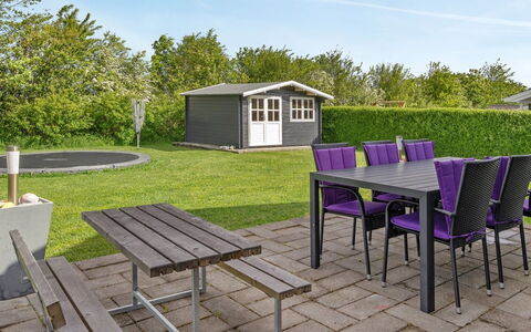 Hathulf - 700M from the Sea: Jardin, Mobilier De Jardin, Ombre, Pelouse, Structure En Plein Air, Tableau De Plein Air, Cour, Patio, Dur, Aménagement Paysager