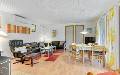 Ingebore - 350M from the Sea: Toit, Maison, Lot Terre, Domicile, Chalet, Biens, Batiments Jardin, Ombre, Cabane En Rondins, Aménagement Paysager