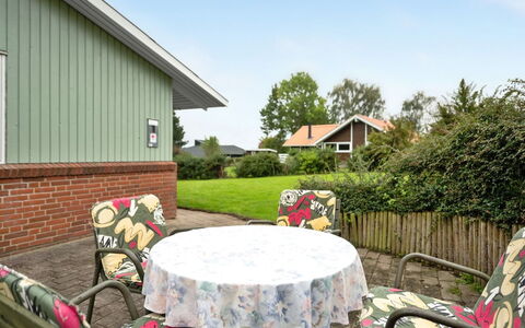Ingebore - 350M from the Sea: Toit, Maison, Lot Terre, Domicile, Chalet, Biens, Batiments Jardin, Ombre, Cabane En Rondins, Aménagement Paysager