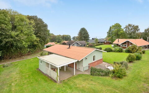 Ingebore - 350M from the Sea: Toit, Maison, Lot Terre, Domicile, Chalet, Biens, Batiments Jardin, Ombre, Cabane En Rondins, Aménagement Paysager