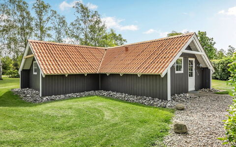 Gidske - 300M from the Sea: Toit, Domicile, Chalet, Siding, Ombre, Ferme, Biens, Allée, Batiments Jardin, Cour