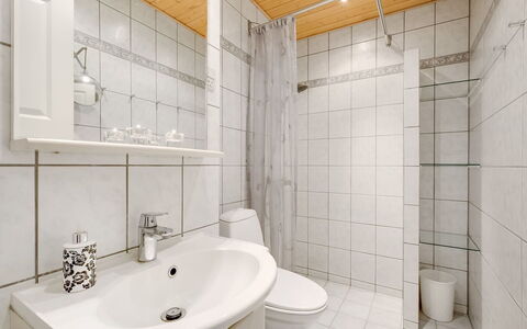 Raimo - 50M from the Sea: Sol, Sol, Design Intérieur, Luminaire Plomberie, Pièce, Salle De Bains, Lavabo, Plafond, Évier, Plomberie
