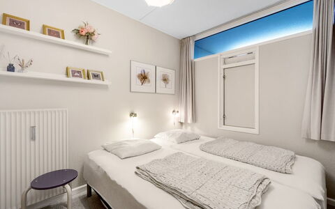Raimo - 50M from the Sea: Lit, Chambre, Design Intérieur, Mur, Sol, Literie, Drap De Lit, Meubles, Plafond, Sol