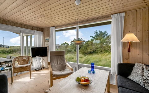 Senta - 200M from the Sea: Bois, Domicile, Plafond, Dur, Chalet, Planche, Tache De Bois, Chaise, Parquet, Salon