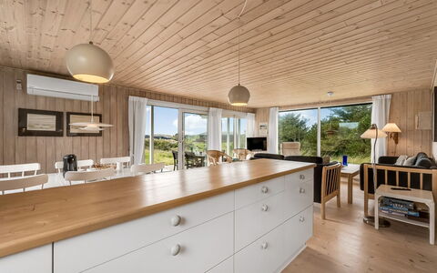 Senta - 200M from the Sea: Bois, Sol, Design Intérieur, Cuisine, Plafond, Comptoir, Sol, Meubles, Domicile, Cabinetry