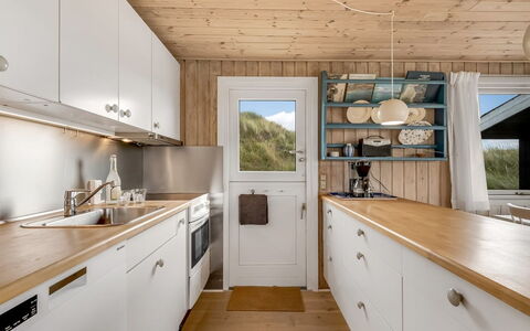 Senta - 200M from the Sea: Cuisine, Sol, Comptoir, Bois, Design Intérieur, Appareil De Cuisine, Cabinetry, Sol, Meubles, Plafond