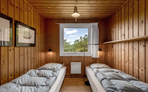 Senta - 200M from the Sea: Bois, Chambre, Sol, Sol, Design Intérieur, Lit, Plafond, Drap De Lit, Dur, Literie