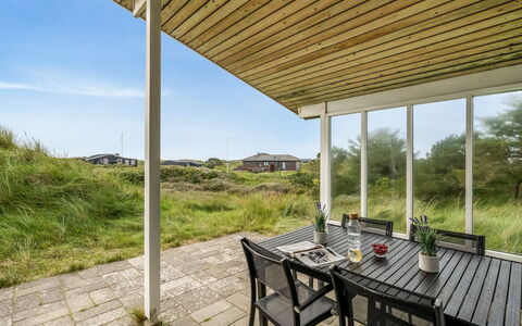 Senta - 200M from the Sea: Arbuste, Design Urbain, Couverture De Sol, Brique, Appartement, Biens, Brickwork, Balcon, Aménagement Paysager