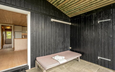 Senta - 200M from the Sea: Arbuste, Design Urbain, Couverture De Sol, Brique, Appartement, Biens, Brickwork, Balcon, Aménagement Paysager