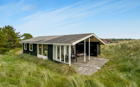 Senta - 200M from the Sea: Arbuste, Design Urbain, Couverture De Sol, Brique, Appartement, Biens, Brickwork, Balcon, Aménagement Paysager
