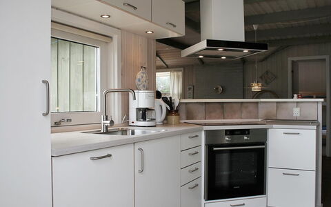 Aasa - 200M from the Sea: Cuisine, Appareil De Cuisine, Comptoir, Cabinetry, Design Intérieur, Bois, Sol, Principaux Appliance, Électroménager, Luminaire