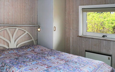 Aasa - 200M from the Sea: Chambre, Lit, Bois, Design Intérieur, Drap De Lit, Plafond, Sol, Literie, Sol, Pièce