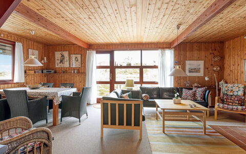 Larsen - 900M from the Sea: Meubles, Design Intérieur, Sol, Sol, Bois, Plafond, Canapé, Salon, Pièce, Chaise