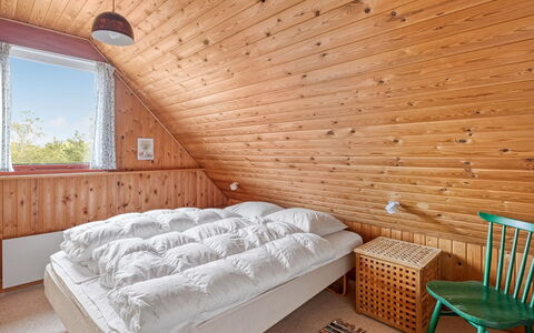 Larsen - 900M from the Sea: Mur, Bois, Chambre, Plafond, Design Intérieur, Sol, Sol, Lit, Meubles, Domicile