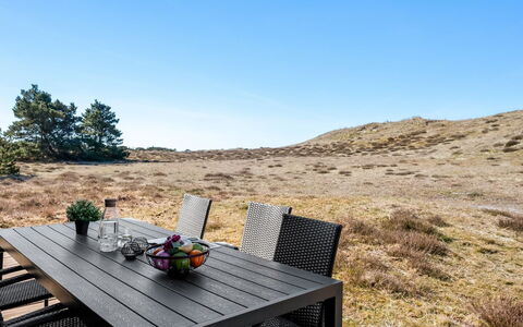 Larsen - 900M from the Sea: Meubles, Table, Mobilier De Jardin, Tableau De Plein Air, Chaise, Table Cuisine Et Salle A Manger, Table Basse, Dur, Tache De Bois, Accoudoir