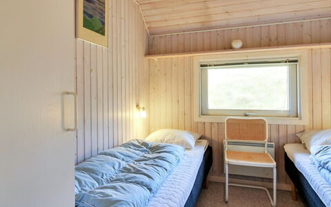 Telia - 250M from the Sea: Lit, Chambre, Drap De Lit, Bois, Literie, Design Intérieur, Plafond, Sol, Sol, Cadre De Lit