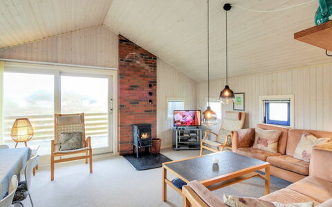 Telia - 250M from the Sea: Toit, Domicile, Chalet, Siding, Ombre, Ferme, Biens, Allée, Batiments Jardin, Cour