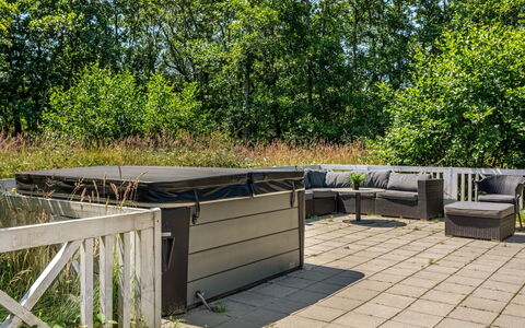 Maik - 1.5Km from the Sea: Toit, Domicile, Chalet, Siding, Ombre, Ferme, Biens, Allée, Batiments Jardin, Cour