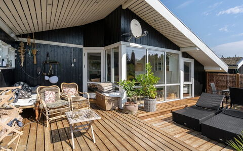 Gilda - 2Km from the Sea: Bâtiment, Maison, Fenêtre, Domicile, Toit, Zone Résidentielle, Arbuste, Chalet, Lot Terre