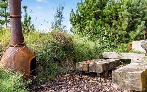 Gilda - 2Km from the Sea: Bâtiment, Maison, Fenêtre, Domicile, Toit, Zone Résidentielle, Arbuste, Chalet, Lot Terre