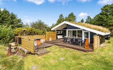 Gilda - 2Km from the Sea: Bâtiment, Maison, Fenêtre, Domicile, Toit, Zone Résidentielle, Arbuste, Chalet, Lot Terre