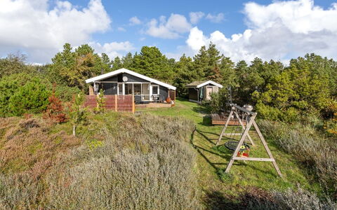 Gilda - 2Km from the Sea: Bâtiment, Maison, Fenêtre, Domicile, Toit, Zone Résidentielle, Arbuste, Chalet, Lot Terre