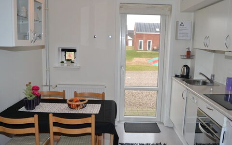 Svava - 2.3Km from the Sea: Sol, Cuisine, Bois, Sol, Principaux Appliance, Meubles, Appareil De Cuisine, Design Intérieur, Comptoir, Pièce