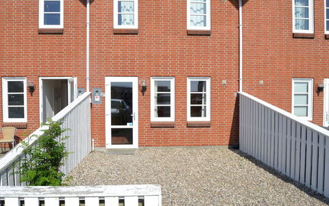 Ester - 2.3Km from the Sea: Toit, Domicile, Chalet, Siding, Ombre, Ferme, Biens, Allée, Batiments Jardin, Cour