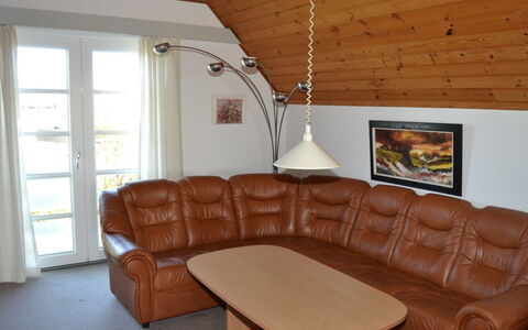 Ester - 2.3Km from the Sea: Toit, Domicile, Chalet, Siding, Ombre, Ferme, Biens, Allée, Batiments Jardin, Cour