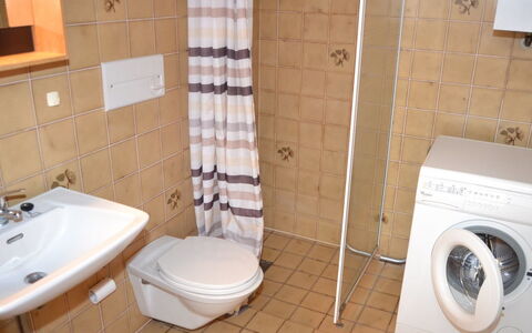 Ester - 2.3Km from the Sea: Salle De Bains, Luminaire Plomberie, Sol, Lavabo, Sol, Design Intérieur, Évier, Toilette, Robinet, Plomberie