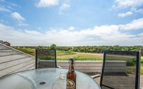 Fotij - 2.3Km from the Sea: Ciel, Horizon, Nuage, Plaine, Lumière Du Soleil, Mobilier De Jardin, Champ, Chaise, Prairie, Tableau De Plein Air