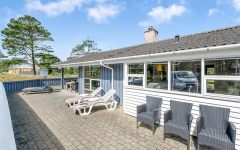Birgita - 700M from the Sea: Meubles, Table, Mobilier De Jardin, Tableau De Plein Air, Chaise, Tache De Bois, Ombre, Arrière-Cour, Chalet, Table Cuisine Et Salle A Manger