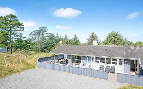 Birgita - 700M from the Sea: Meubles, Table, Mobilier De Jardin, Tableau De Plein Air, Chaise, Tache De Bois, Ombre, Arrière-Cour, Chalet, Table Cuisine Et Salle A Manger