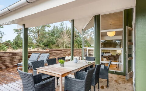 Birgita - 700M from the Sea: Arbuste, Design Urbain, Couverture De Sol, Brique, Appartement, Biens, Brickwork, Balcon, Aménagement Paysager
