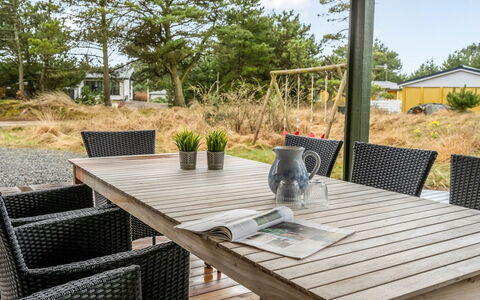 Birgita - 700M from the Sea: Arbuste, Design Urbain, Couverture De Sol, Brique, Appartement, Biens, Brickwork, Balcon, Aménagement Paysager