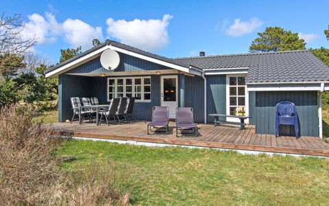 Marja - 1.3Km from the Sea: Toit, Domicile, Chalet, Siding, Ombre, Ferme, Biens, Allée, Batiments Jardin, Cour