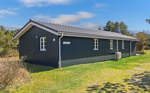 Marja - 1.3Km from the Sea: Toit, Domicile, Chalet, Siding, Ombre, Ferme, Biens, Allée, Batiments Jardin, Cour