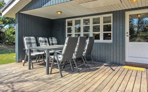 Marja - 1.3Km from the Sea: Toit, Domicile, Chalet, Siding, Ombre, Ferme, Biens, Allée, Batiments Jardin, Cour